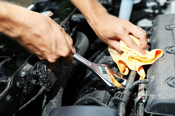 Mechanic Working On Vehicle In Orlando Mechanic Working On Vehicle In Orlando